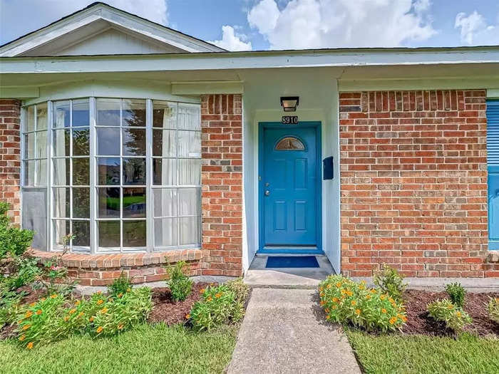 How much do you think this Houston home is priced at?