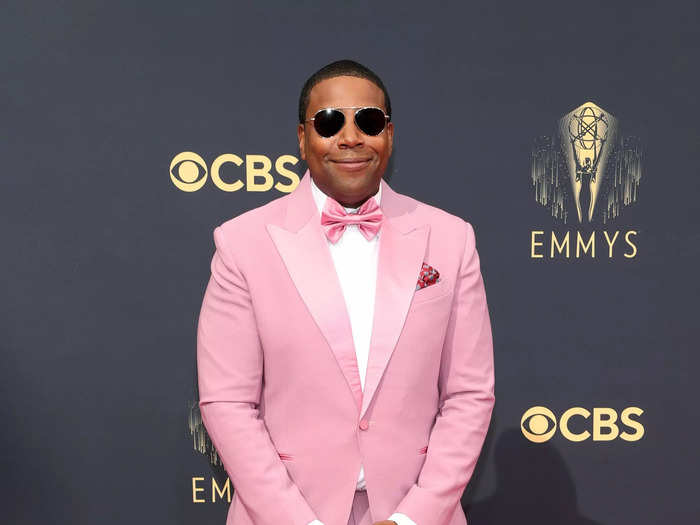 Kenan Thompson went for a bold pink suit.