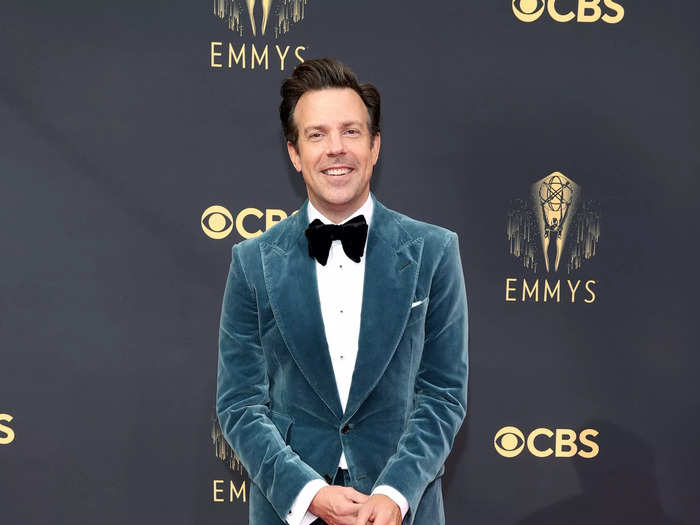 Jason Sudeikis looked handsome in a velvet Tom Ford suit.