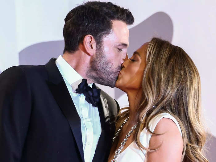 They kissed at the premiere of Affleck