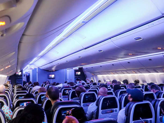 The rest of the aircraft was quite full, which surprised me as it was quite late in the season for transatlantic travel. Some passengers were visiting family and friends while others were starting their study abroad term.