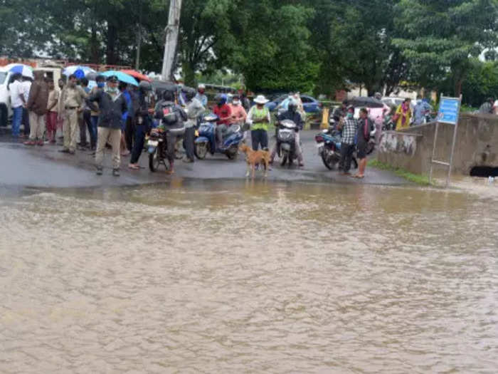 Traffic due to water logging