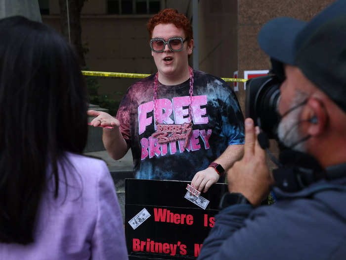 Hours before the hearing #FreeBritney supporters began to gather outside of the courthouse.