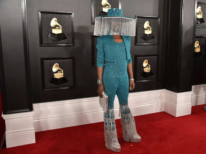 Porter made a daring choice at the 2020 Grammy Awards when he showed up in a unique hat.