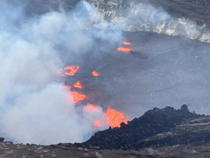 At approximately 3:20 p.m. HST on September 29, an eruption began within Halemaʻumaʻu crater in Kīlauea