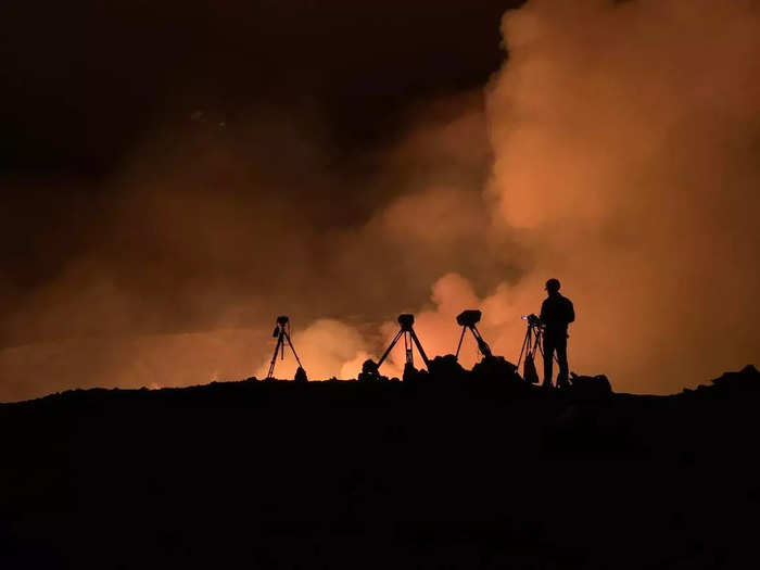 With the summit eruption continuing through the night, HVO scientists monitor the eruption for changes in activity and volcanic hazards.