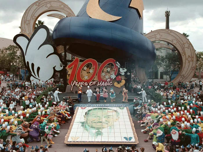 One hundred Disney World chefs gathered to create a giant cake to celebrate Walt Disney