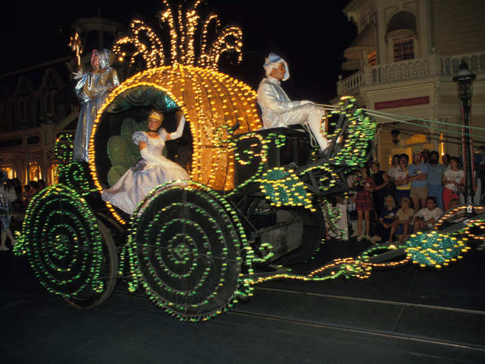 Cinderella rode through the streets of Magic Kingdom in her glowing pumpkin carriage in 1986.