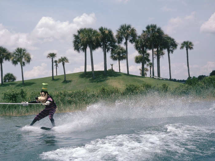 Goofy took advantage of the Florida location of Disney World in 1980.