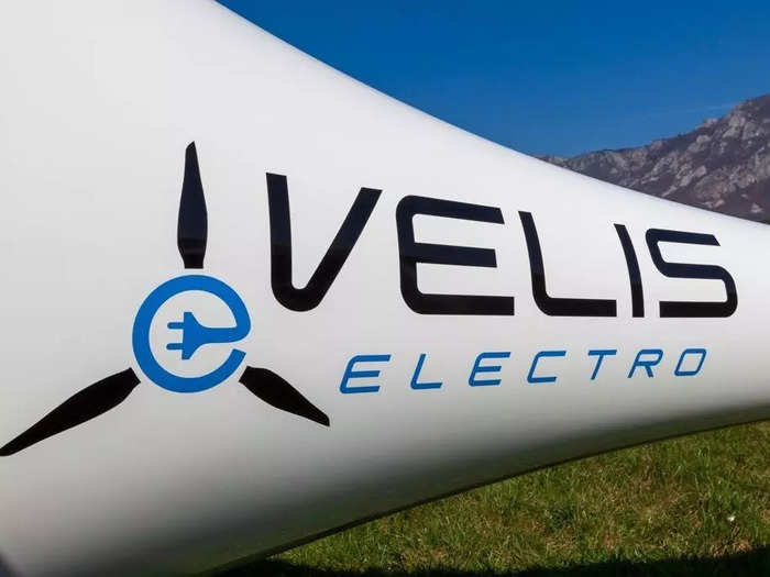 While Velis is intended primarily for flight training, airlines and general aviation companies can also purchase the plane. Its low-cost electric operation can save pilots, flight students, and organizations money normally spent on fuel.