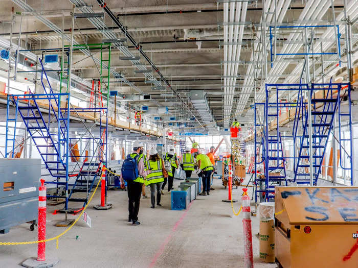 Walkway bridges will meet both ends of the connector hallway to unite the headhouse with the concourses. Moving walkways will be available in each direction.