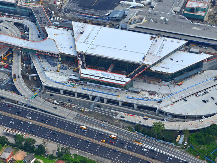 Two roadways on the departures level will let travelers choose how they enter the terminal. No matter where passengers are dropped off, however, they