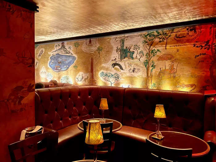 The main room of Bemelmans had a very different vibe, but it still felt like old-school New York.