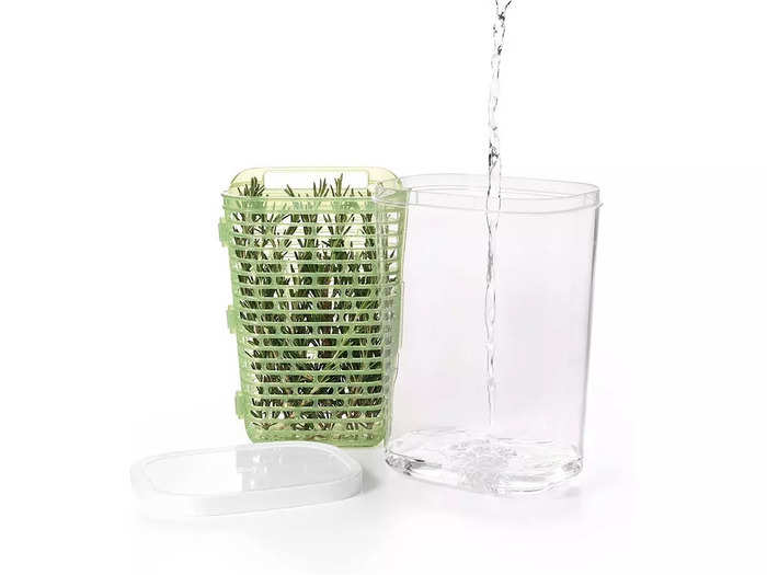 A container to keep your herbs hydrated
