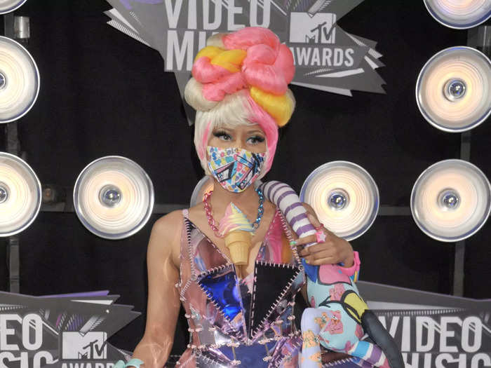 Nicki Minaj was on Good Form as she arrived at the 2011 VMAs in a metallic corset-style Amato Couture dress.