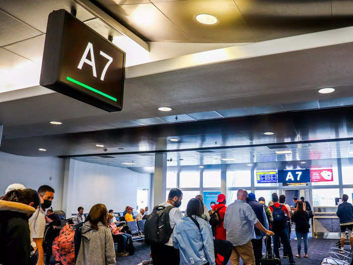 This flight was markedly more crowded, however, with nearly every seat filling up. Boarding once again began around 30 minutes prior to departure and one gate agent was tasked with scanning boarding passes and checking passengers