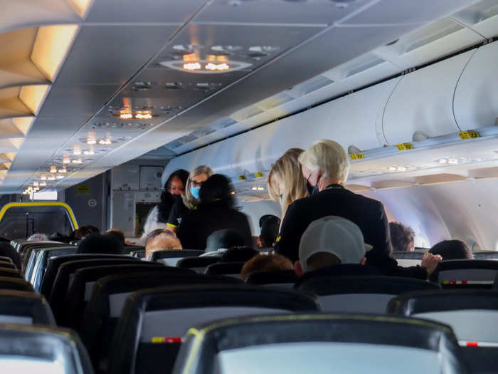 Flight attendants quickly began the in-flight service once we reached our cruising altitude of 23,000 feet. Flight attendants walked around taking orders instead of rolling out the trolley, given the short duration of the flight.