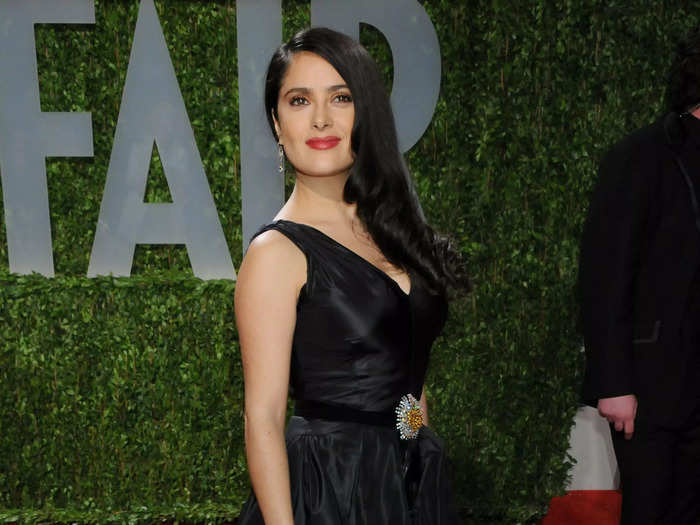 She wore a black dress, sheer black tights, and black heels to the 2009 Vanity Fair Oscars after-party.