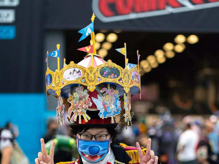 This fan took their Disney love to another level by dressing up as a Disney park carousel.