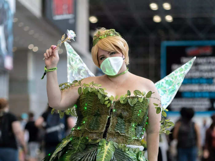 The green lights included in this Tinker Bell costume added to its magic.