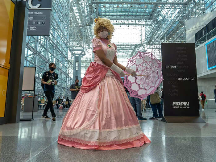 This Princess Peach looked regal on Friday.