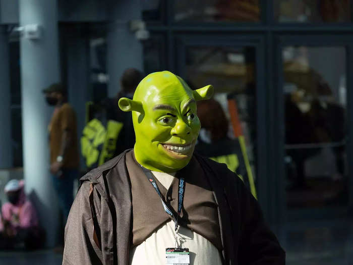 We need a hero and padawan Shrek has come to save the day.