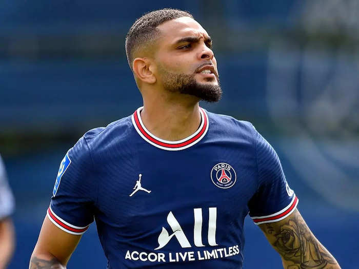 Left back: Layvin Kurzawa