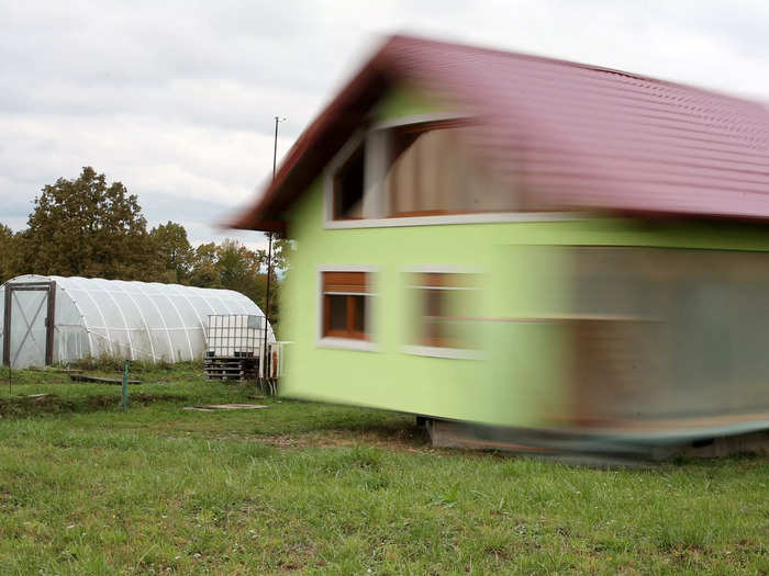 At its slowest speed, the house can make a full circle in 24 hours, Kusic told Reuters. At its fastest, the home can complete one rotation in 22 seconds, he said.