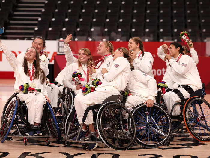 9/4: American Wheelchair Basketball players pose with their bronze medals from the Tokyo Paralympics.