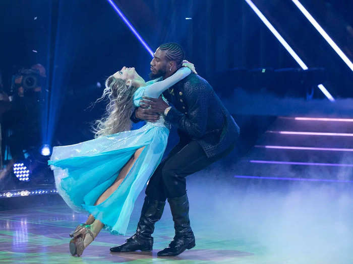 Iman Shumpert and Daniella Karagach danced the foxtrot to "Let It Go" from "Frozen," scoring 30 out of 40.