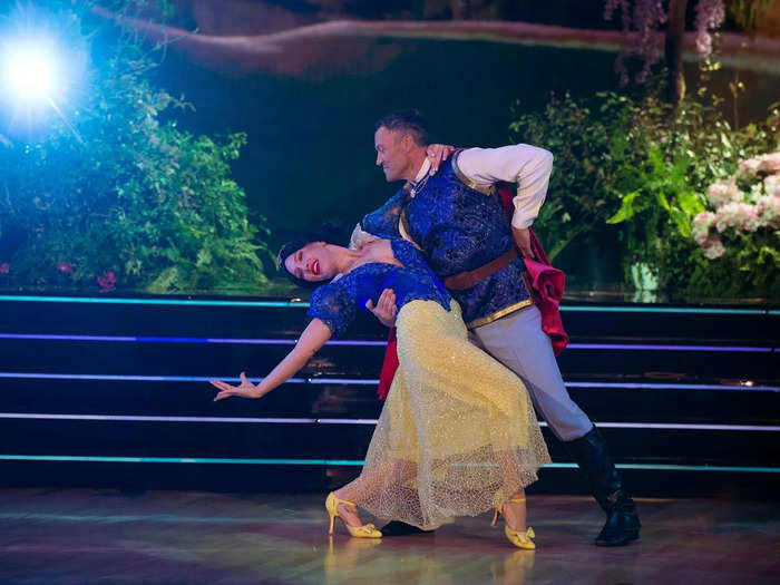 Brian Austin Green and girlfriend Sharna Burgess scored 25 out of 40 with their waltz to "Someday My Prince Will Come" from "Snow White & The Seven Dwarfs." The judges weren