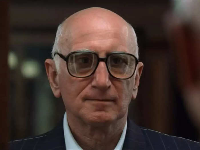 Dominic Chianese plays the stubborn and crotchety Uncle Junior.