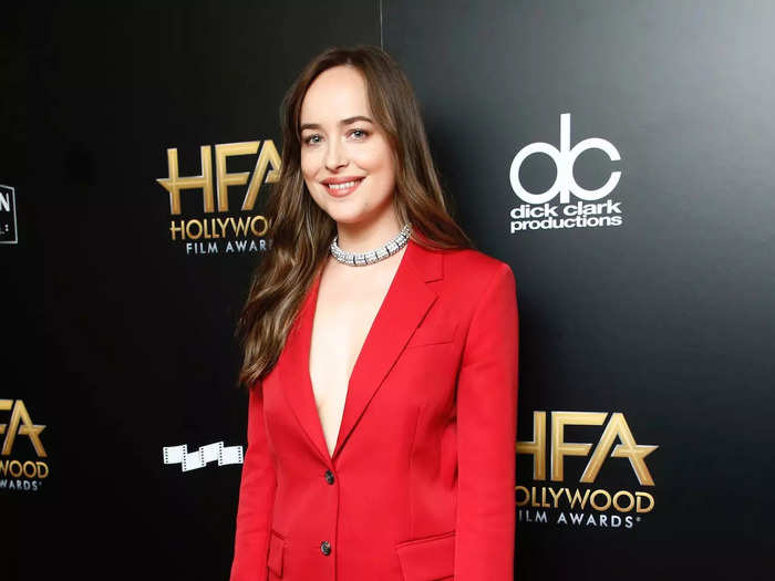 Johnson embraced the "no-shirt" trend at the Hollywood Film Awards with a vibrant red suit. She also wore a diamond choker and mismatched heels.