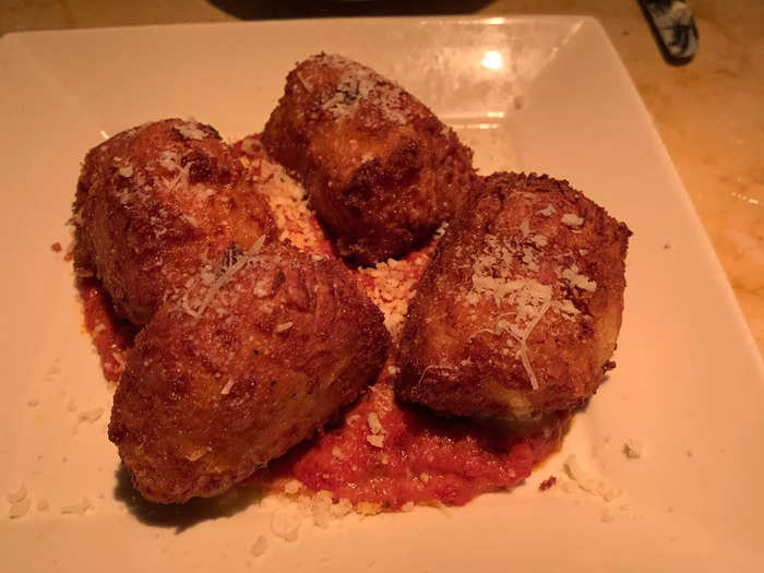 I knew before we even arrived that I wanted to try the fried mac and cheese balls, which I