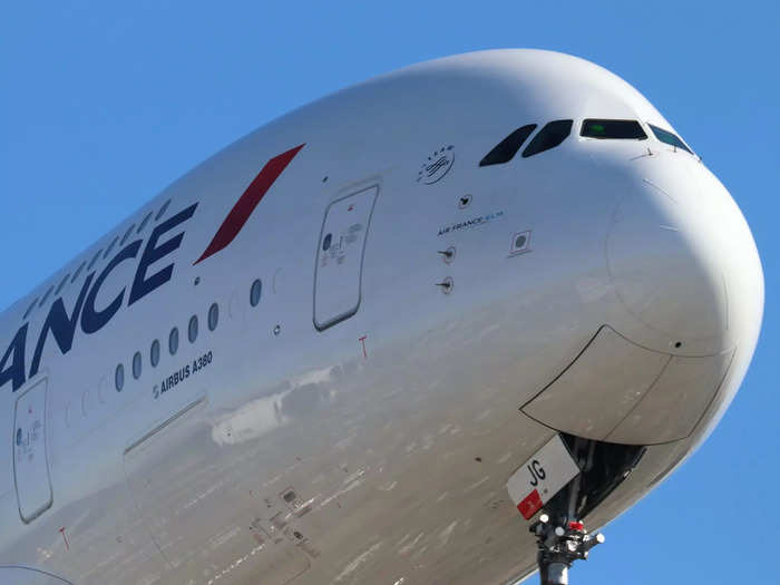 Air France quickly retired its A380 fleet in May 2020, early on in the pandemic, and now relies on more efficient twin-engine aircraft like the Boeing 787 Dreamliner, Boeing 777, and Airbus A350-900 XWB.