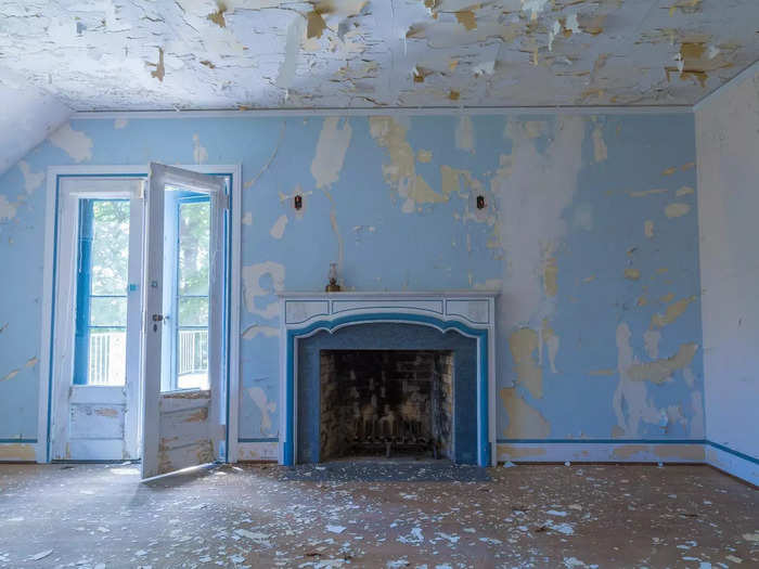 Today, Sansivero said the home is no longer abandoned, which likely means the peeling circus ceiling, diamond patterns, and vibrant colors are long gone.