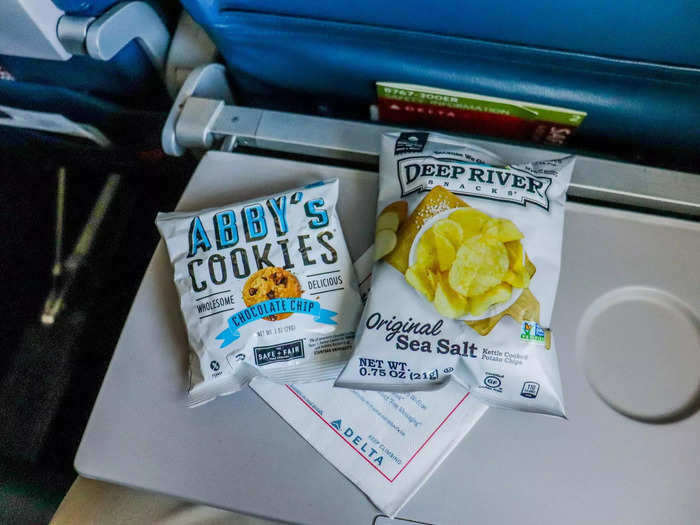 Next came the snack service, which consisted of a snack basket being passed around with more premium offerings than what is served in regular economy class. Selections included chocolate chip cookies, potato chips, Kind bars, Biscoff cookies, and more.