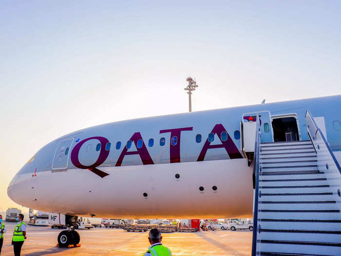 The first models were delivered to Qatar Airways just before the pandemic and are finally getting acquainted with passengers. Welcoming passengers in business class is the airline