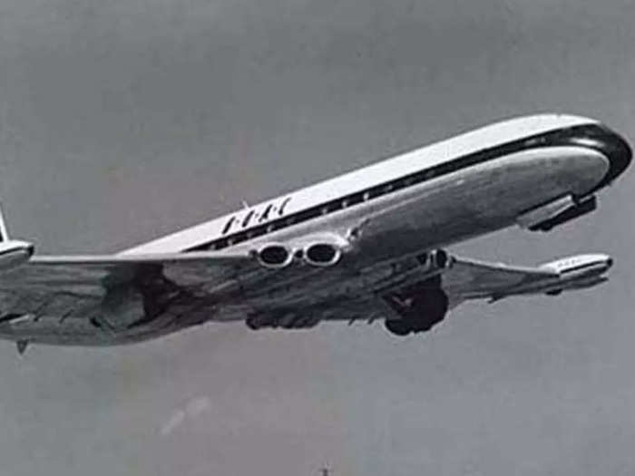 Jet-powered transatlantic flying, however, did not start with widebody aircraft, but rather with the de Havilland DH.106 Comet 4 operated by British Overseas Airways Corporation. The single-aisle plane flew the first regularly scheduled commercial flight across the Atlantic in 1958.