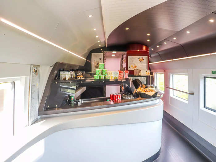 Those in standard class have the option of visiting the cafe car, called "Cafe Metropole," or bringing snacks onboard the train.