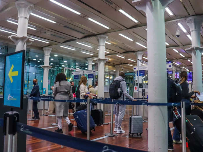 The final stage of the check-in process was clearing French passport control. A major benefit to taking Eurostar is clearing passport control in the departure country.