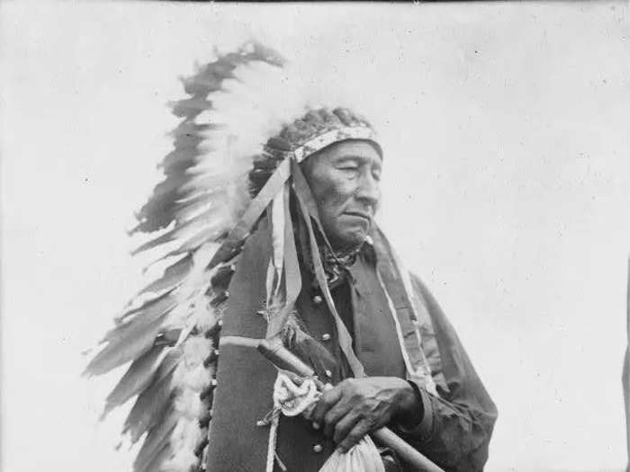 Curtis photographed important Native American figures such as chiefs and shamans.