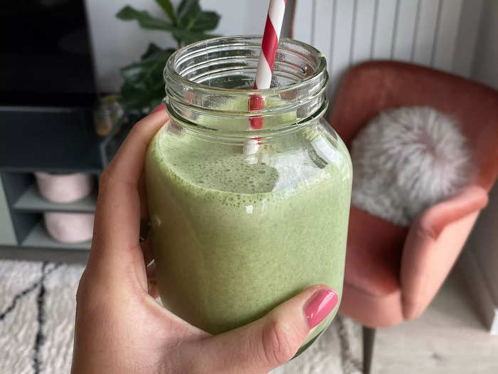 Spinach, cinnamon and almond butter protein shake