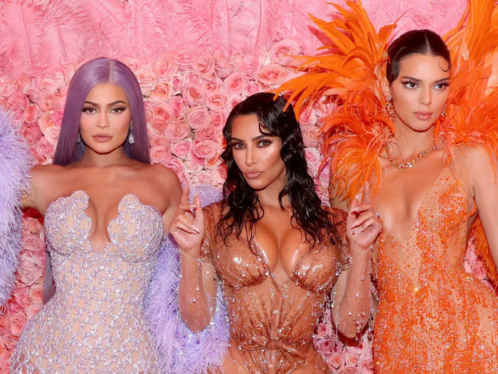 Kylie, Kendall, and Kim can all be seen in the background of the scenes at the Met Gala during "Ocean