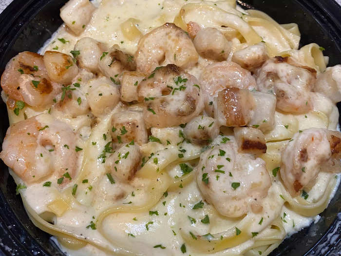 The seafood Alfredo was my second-to-last choice of the Alfredo dishes.