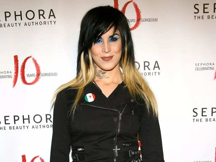 Von D participated in the low-rise pant trend for a Sephora event in July 2008.