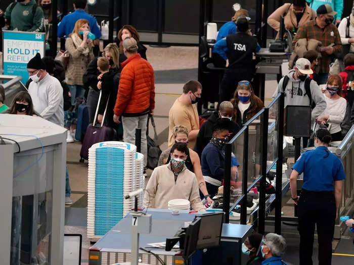 As the holiday season draws near, travelers are beginning to worry if they will get to their destination on time. However, a new study by The Family Vacation Guide revealed the airlines and airports that are most and least likely to experience delays or cancelations, and it could help travelers in their vacation planning.