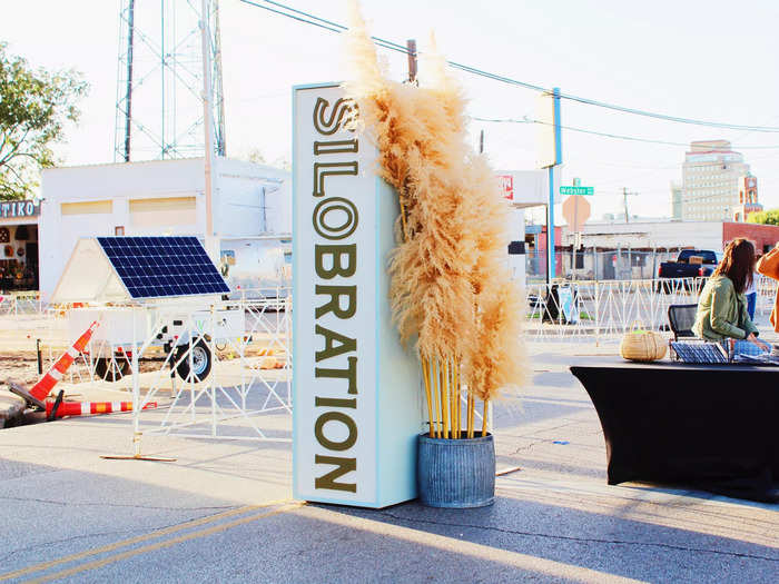 When I arrived in Waco after a two-hour Greyhound bus trip from Austin, I was pleasantly surprised to see the area in full swing with the Silos