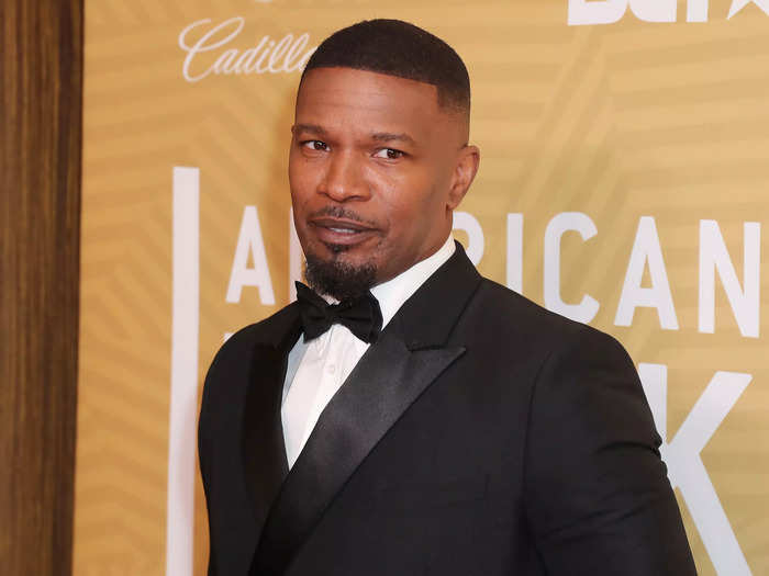 Jamie Foxx swears by a pull-up bar in his bedroom