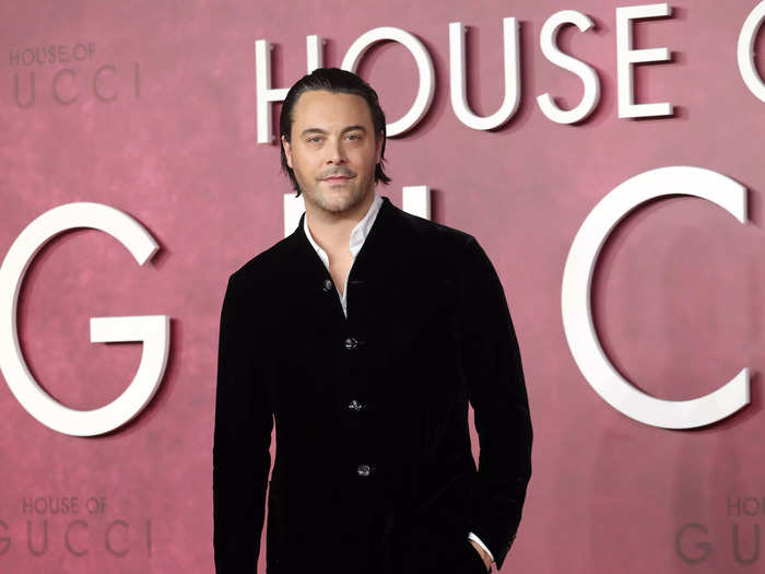 Jack Huston plays Domenico De Sole, the former president and CEO of Gucci Group.